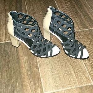 Donald Pliner blocked heel sz 10